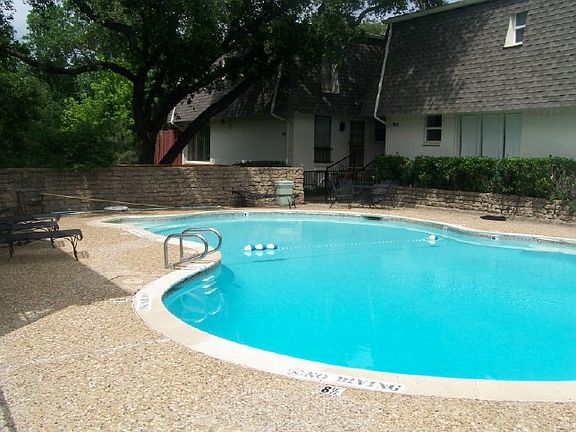 3rd image of 908 S Weatherred Dr APT A