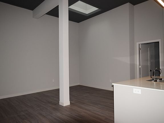 4th image of 307 Main St #208
