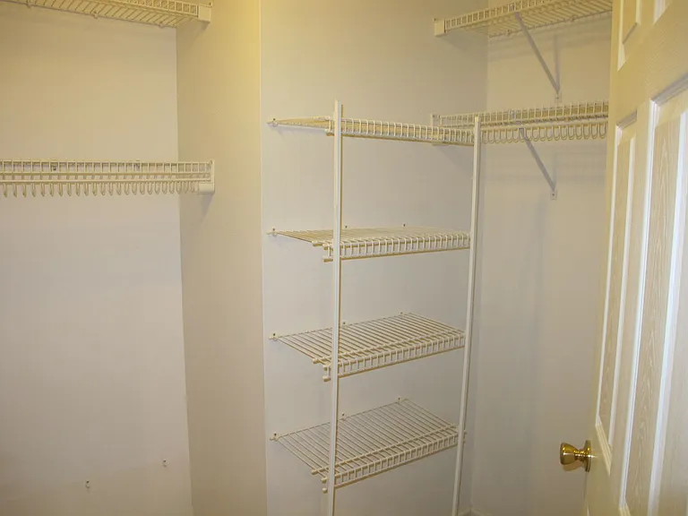 600 Surrey Ln — Photo 16