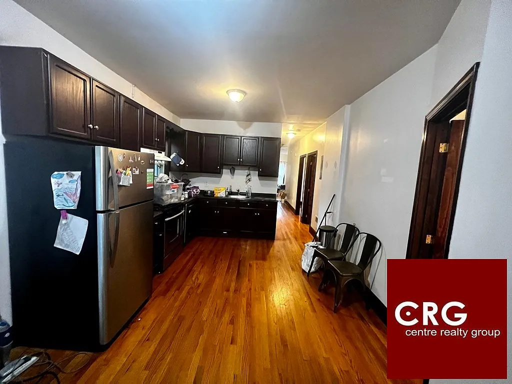 3 bed, 1.0 bath, 1000 sqft, $3,400 — Photo 2