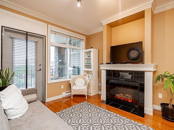2nd image of 9108 Mary St #201