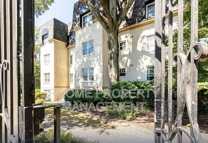 1 bed, 1.0 bath, 995 sqft, $2,200 — Photo 1