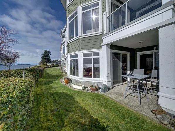 5470 Inlet Ave #103, Sechelt, BC V7Z 0H4