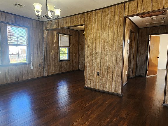 2nd image of 1827 N Park Ave