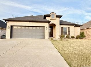 1129 Tahoe Dr, Maumelle, AR 72113
