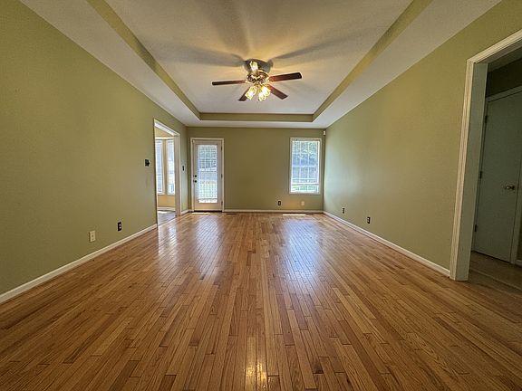 4th image of 2221 Kim Dr