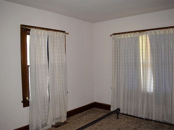 5th image of 1910 E Maine St