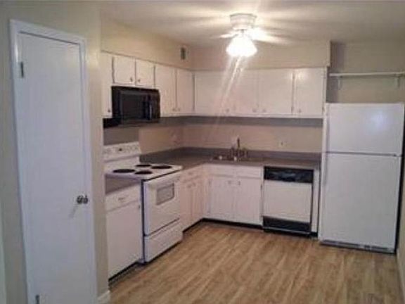 2nd image of 1247 Creve Coeur Crossing Ln APT B