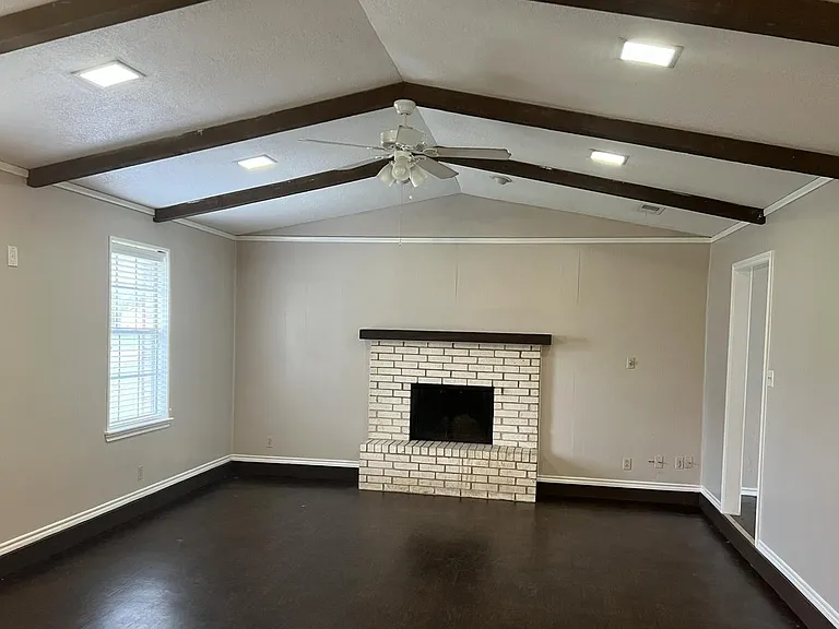 444 Lindenwood Ln W — Photo 2