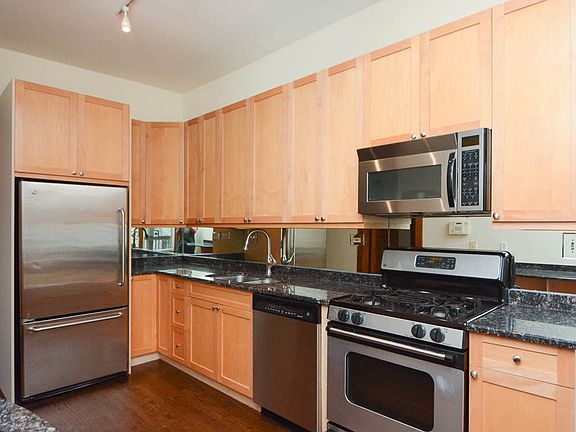 2nd image of 954 W Cuyler Ave #E3