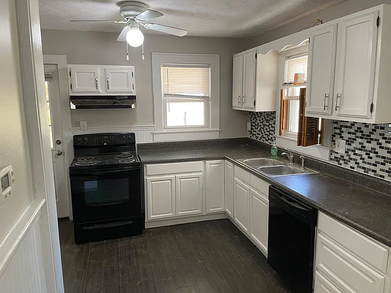 2314 Coker Ave — Photo 2