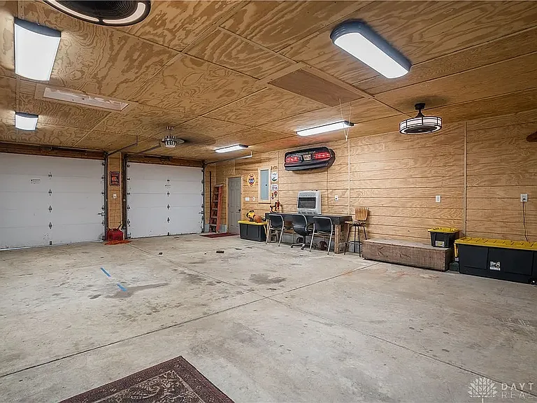 Detached garage