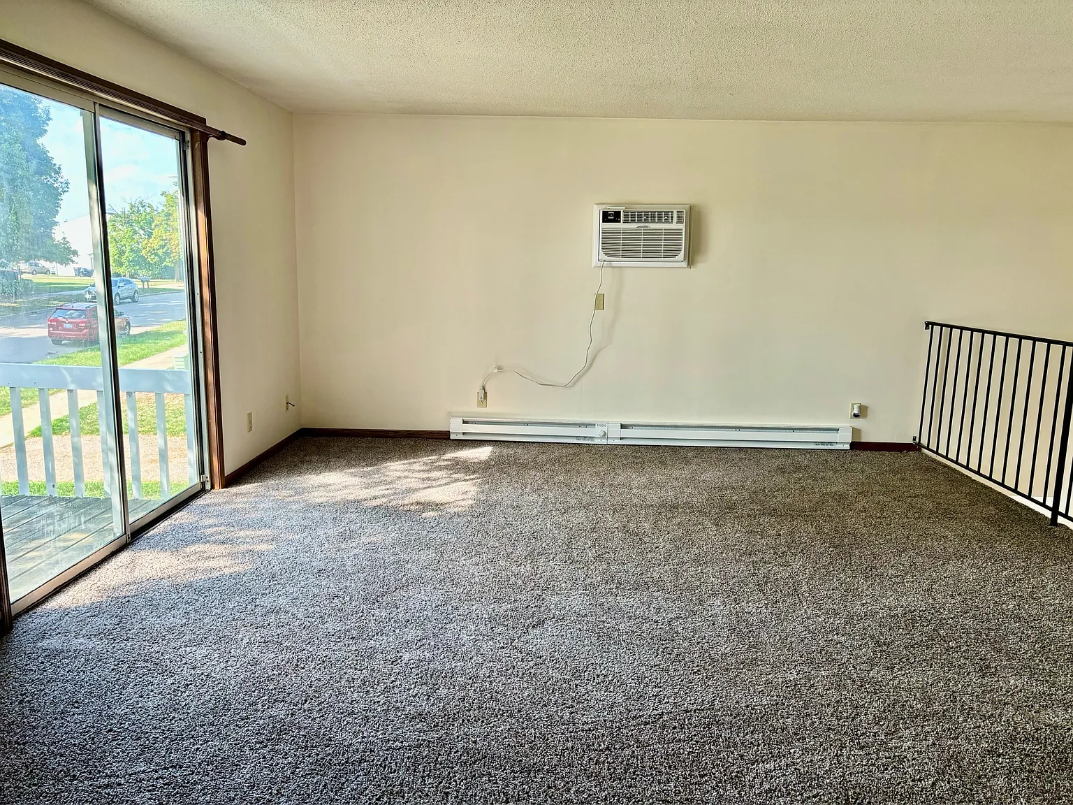 369 Oxford Ct - Unit3 — Photo 4