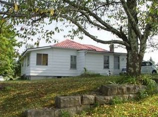 21 Grove Ave, Meadow Bridge, WV 25976