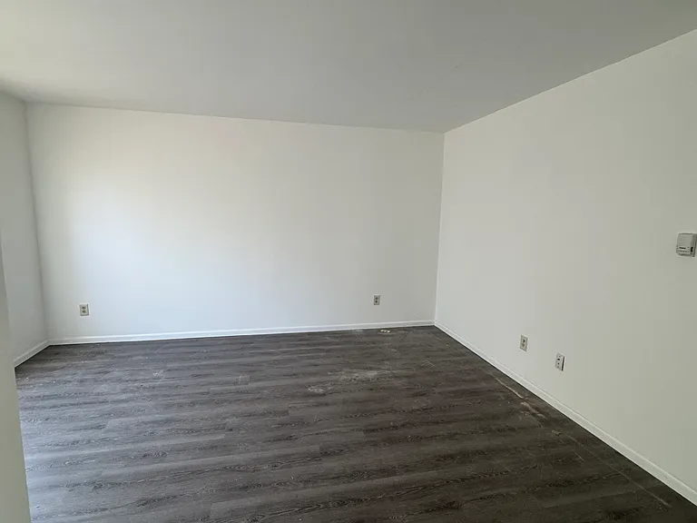 4025 Pleasant St — Photo 2