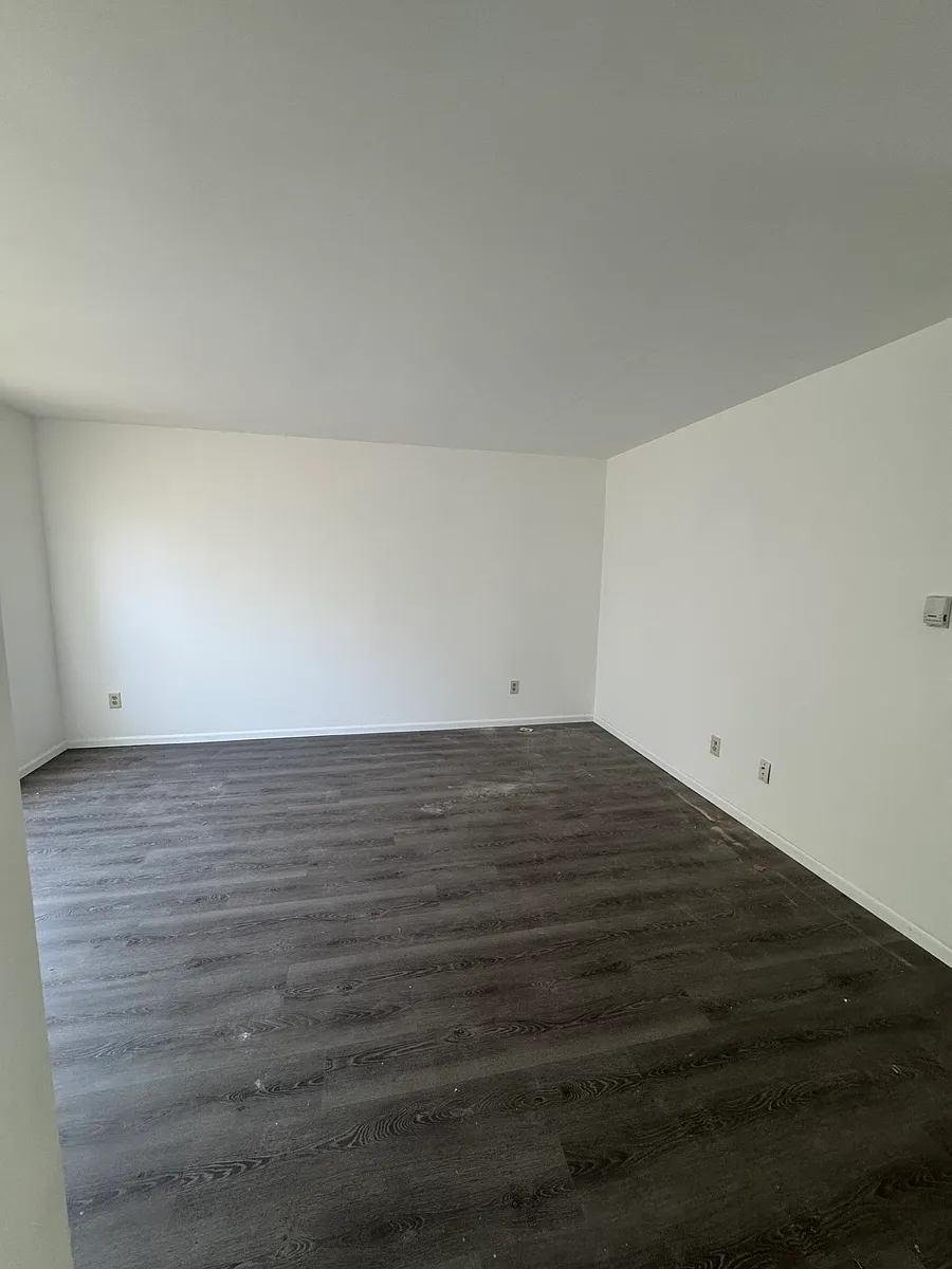 Building Photo - 4025 Pleasant St