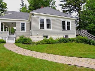 9 Mountain Rd, Falmouth, ME 04105