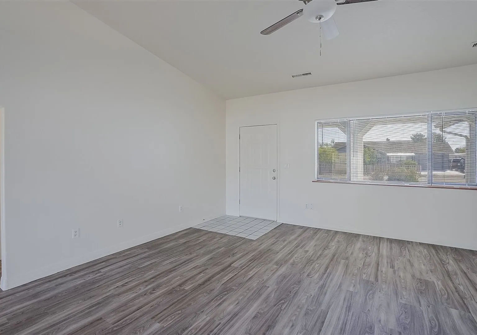 3 bedroom 2 bathroom ranch style home in Prescott Valley — Photo 4