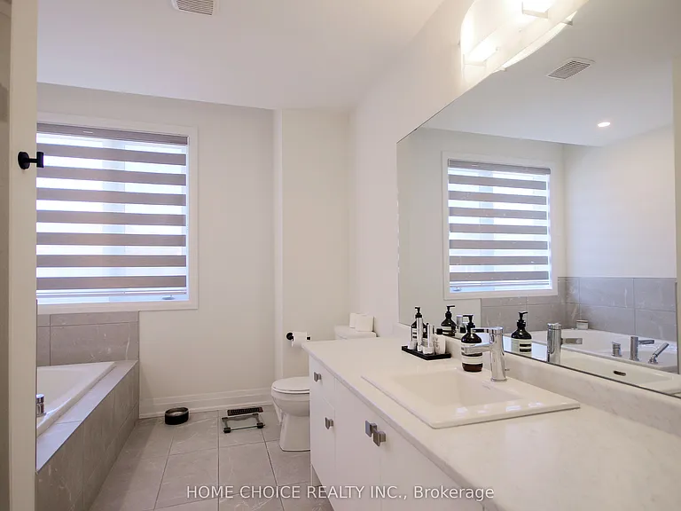 32 Ferragine Cres — Photo 22