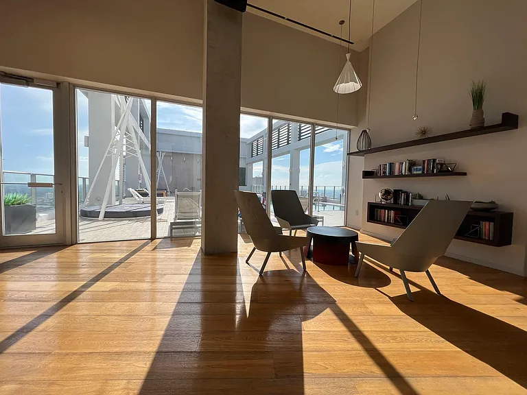 151 SE 1st St #Penthouse 7 — Photo 18