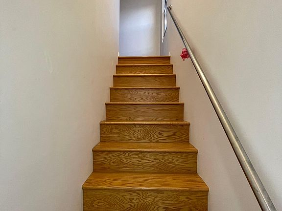 4th image of 253 Moreland St #2