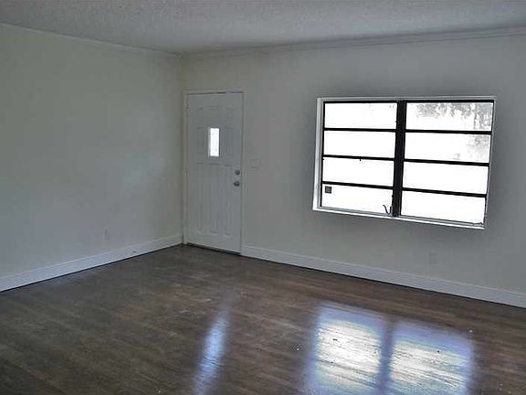 4th image of 1355 NE 131st St
