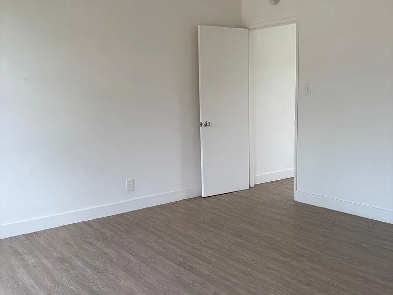 140 W Hoover Ave #5 — Photo 6