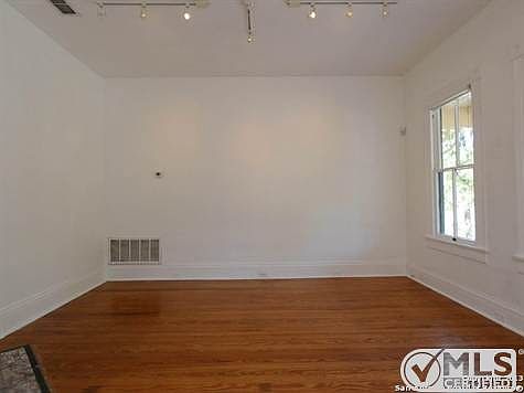 4th image of 209 Cedar St