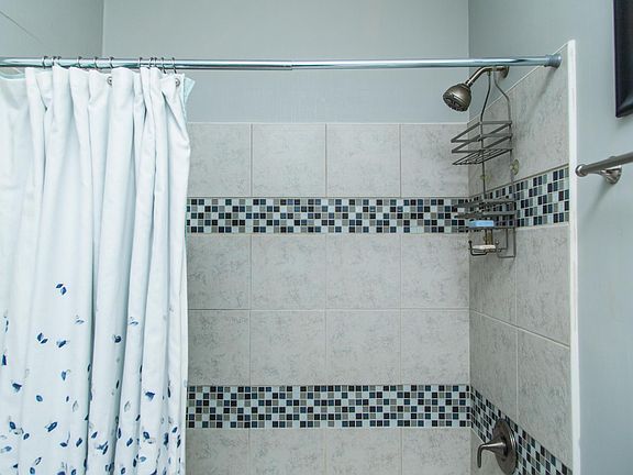 5th image of 417 Marwood Ct