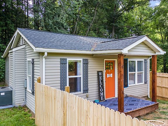 3rd image of 1504 Wakefield Dr NW