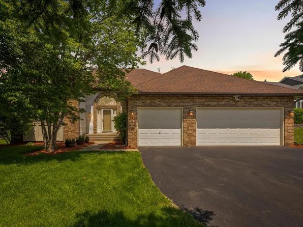 1127 Ridge Bluff Dr, Chaska, MN 55318