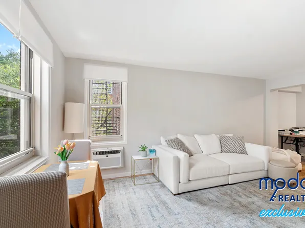 629 Kappock Street image 4 of 26