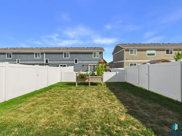 4410 E Whisper Ridge Pl, Sioux Falls, SD 57108