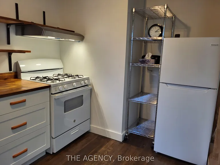 613 Delaware Ave N #UPPER — Photo 9