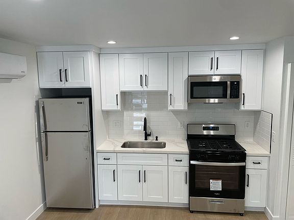 5th image of 10909 Morrison St #10