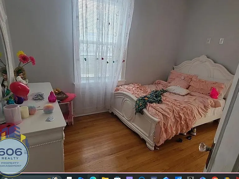 Jumbo 3 bed 2 bath in Jefferson Park! — Photo 13