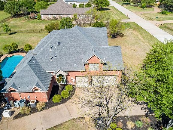 2nd image of 130 Thornhill Cir