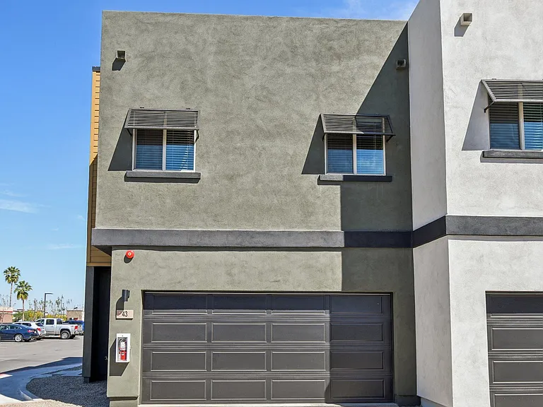 Villas on Van Buren — Photo 46