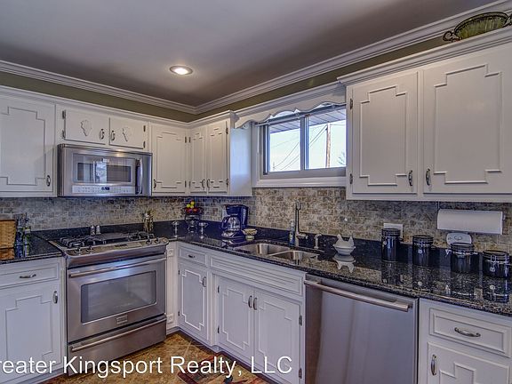 4th image of 132 Stephen Dr