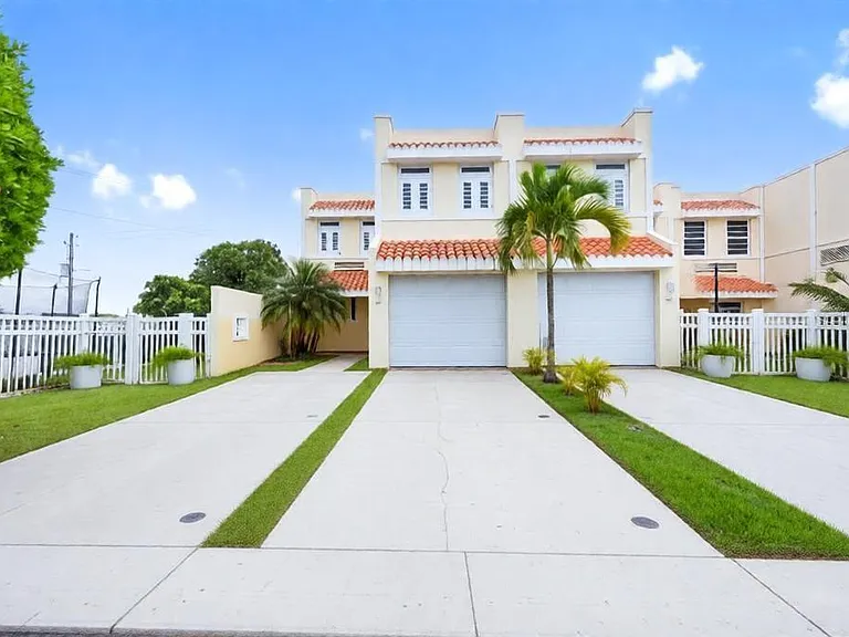 24 Gables Breeze — Photo 1