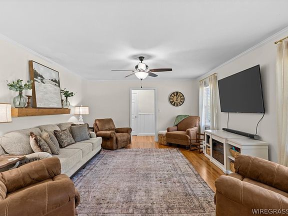 5th image of 107 Hillcrest Loop