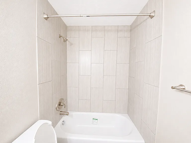 373 Lakewood Dr — Photo 8