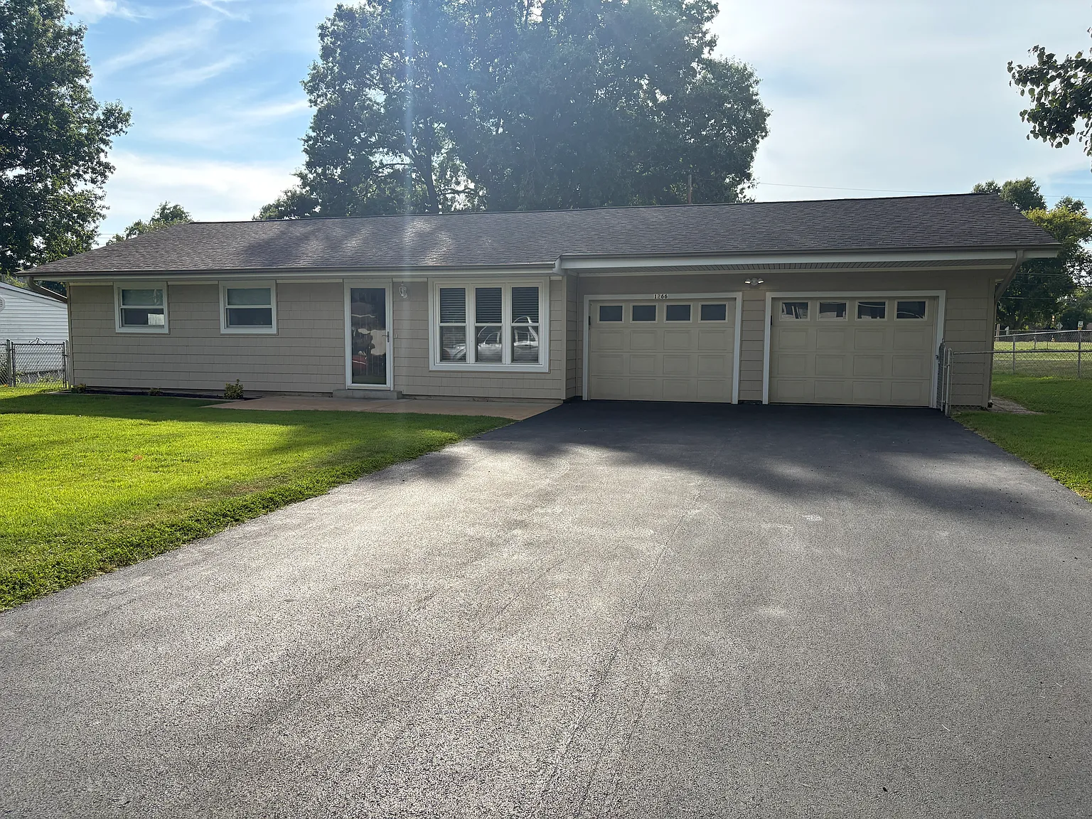 3 bed, 936 sqft, $2,200 — Photo 1