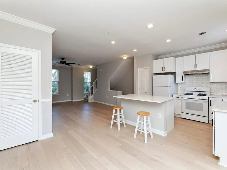 21807 Petworth Ct — Photo 11