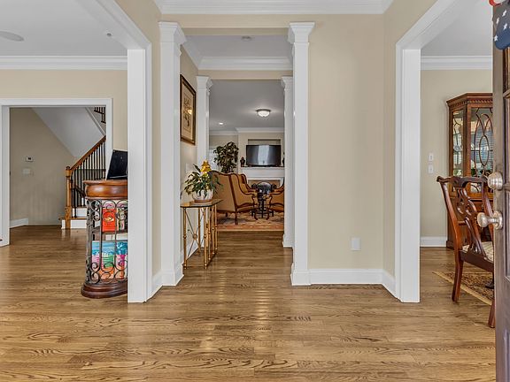 5th image of 172 Woodmont Blvd #B