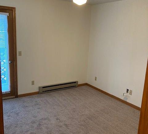 3rd image of 610 Parkwood Ln