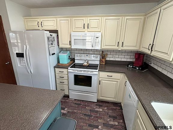 5th image of 19810 Fairview Rd