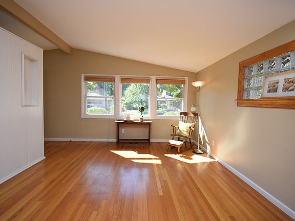 4th image of 2579 SE Mulberry Dr