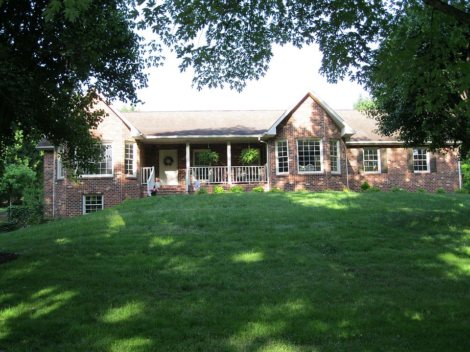 1st image of 202 Laurel Woods Dr