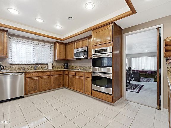 4th image of 303 Susan Ct